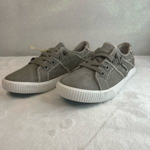 Blowfish Malibu size 8 1/2 for woman